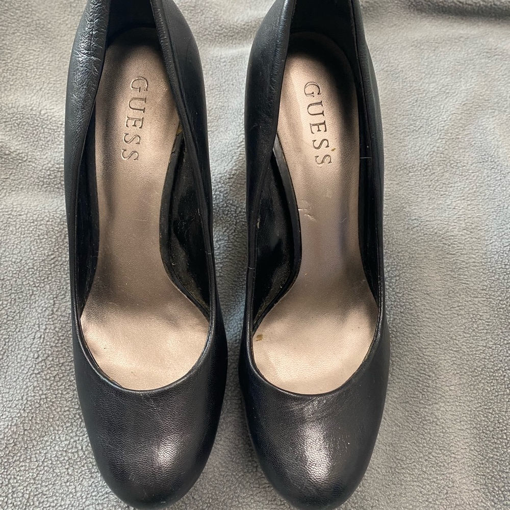 GUESS Women's Black Pumps
